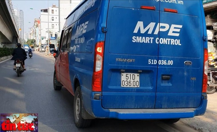 Chấn chỉnh tình trạng xe ô tô dán kín quảng cáo, đổi màu sơn ‘diễu phố’ ảnh 1