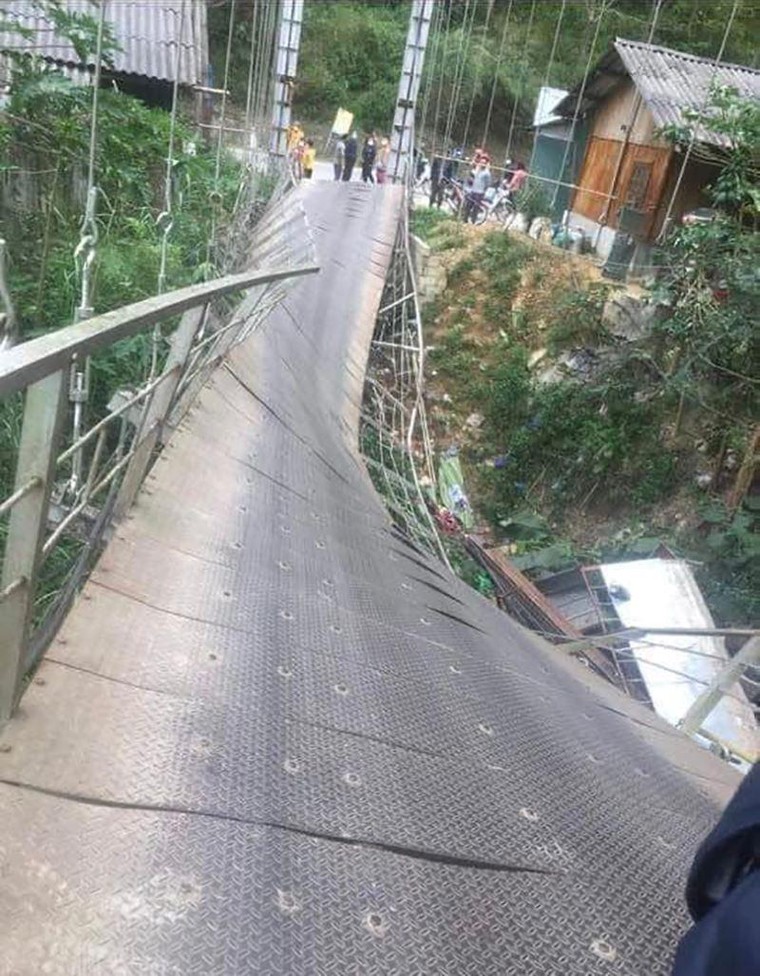 Cao Bằng: Ô tô chở quá tải làm sập cầu treo ảnh 3