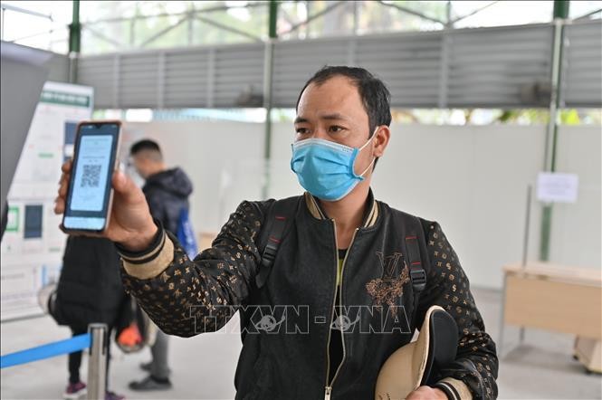 Người dân gặp khó khi khai báo y tế qua chốt kiểm soát do lỗi hệ thống phần mềm ảnh 1