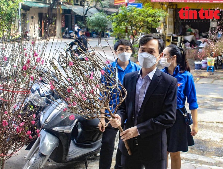 Hà Nội: Mang đào Tết đến tận nhà cho các F0 ảnh 1