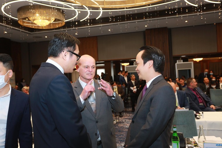 FLC, Bamboo Airways "bắt tay" chiến lược nhiều đối tác lớn trong Diễn đàn xúc tiến đầu tư tại Đức ảnh 1