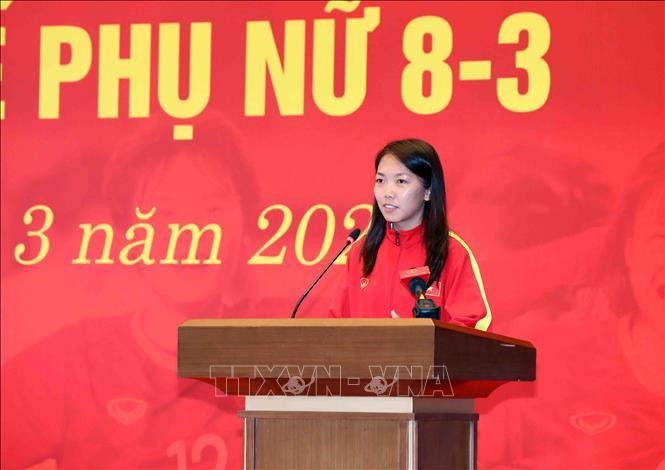 Chủ tịch Quốc hội Vương Đình Huệ chúc mừng Đội tuyển Bóng đá nữ Quốc gia Việt Nam ảnh 7