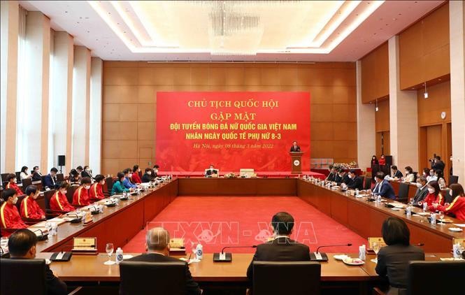 Chủ tịch Quốc hội Vương Đình Huệ chúc mừng Đội tuyển Bóng đá nữ Quốc gia Việt Nam ảnh 1