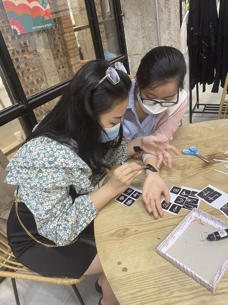 Workshop "Nhựa tái sinh" - nơi ươm mầm những 'hạt giống trẻ'' về bảo vệ môi trường ảnh 4