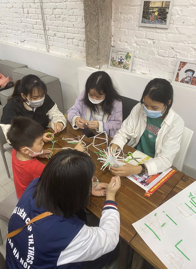 Workshop "Nhựa tái sinh" - nơi ươm mầm những 'hạt giống trẻ'' về bảo vệ môi trường ảnh 2