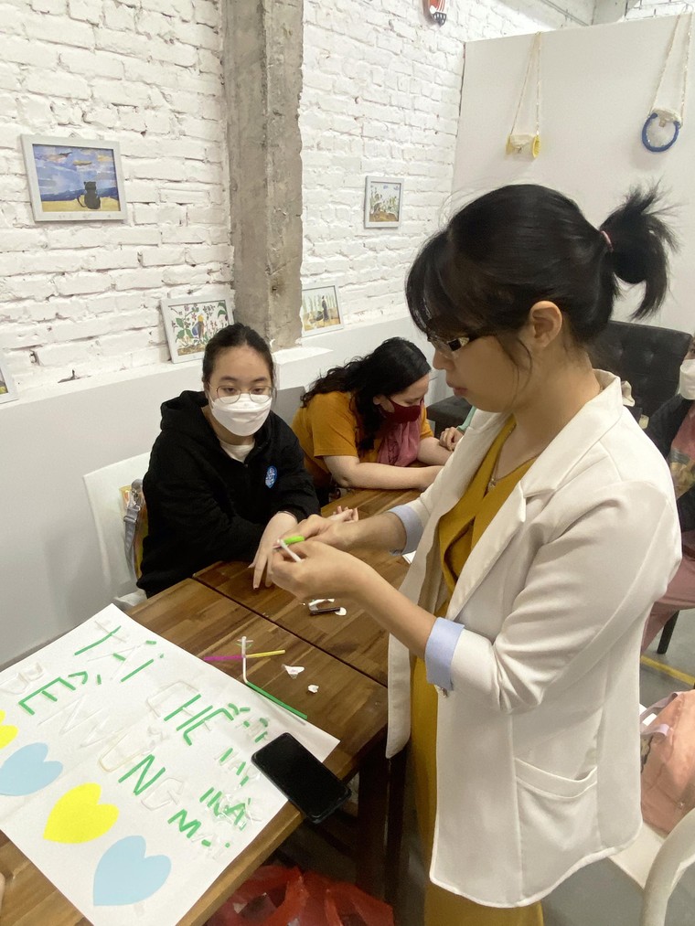 Workshop "Nhựa tái sinh" - nơi ươm mầm những 'hạt giống trẻ'' về bảo vệ môi trường ảnh 3