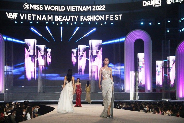 Mãn nhãn với đêm thời trang của Miss World Vietnam 2022 ảnh 5