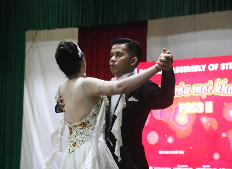 Người khiếm thị Hà Nội thi đấu tại giải dancesport "Bước nhảy xóa mọi khoảng cách" ảnh 4