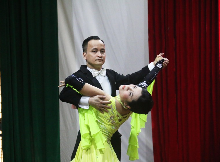 Người khiếm thị Hà Nội thi đấu tại giải dancesport "Bước nhảy xóa mọi khoảng cách" ảnh 5