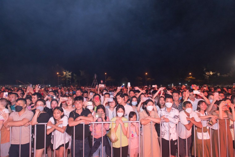 Sôi động đêm nhạc SunFest Thanh Hóa dịp 30/4 ảnh 1