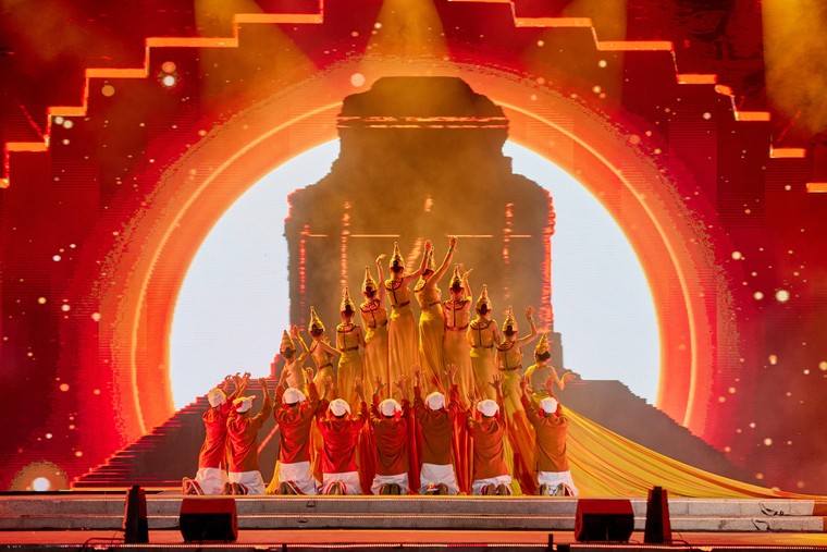 Toàn cảnh Đại nhạc hội Take me to the Sun thu hút 20 ngàn khán giả tại Đà Nẵng ảnh 1