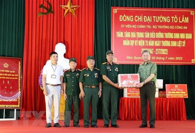 Đại tướng Tô Lâm thăm, tặng quà các thương-bệnh binh tại Ninh Bình ảnh 1