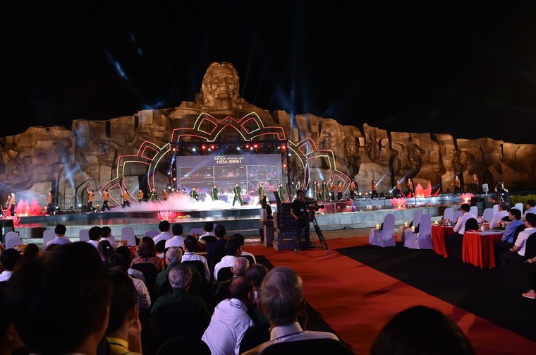 'Khúc tráng ca hòa bình' tái hiện và khắc ghi những trang sử hào hùng ảnh 11