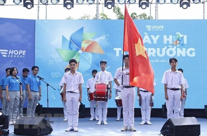 Chủ tịch nước dự 'Ngày hội tới trường' cùng học sinh trường Hy Vọng ảnh 1
