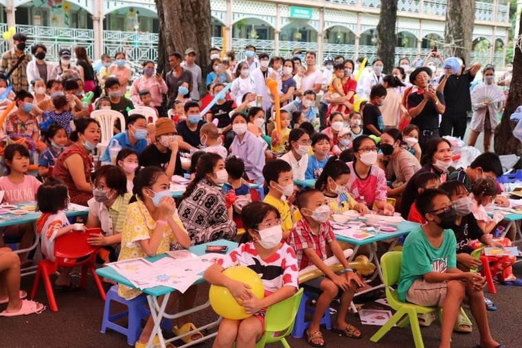 Bệnh nhi tại TP HCM vui Tết Trung thu ảnh 2