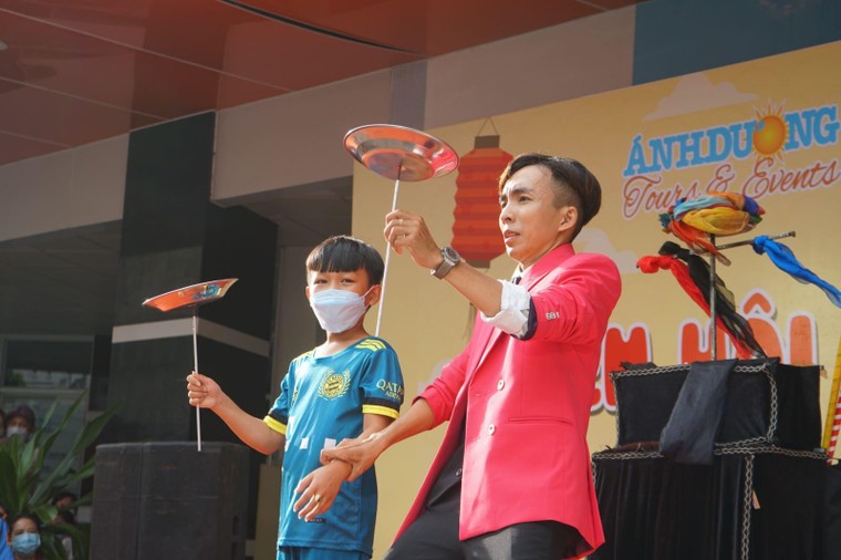 Bệnh nhi tại TP HCM vui Tết Trung thu ảnh 4