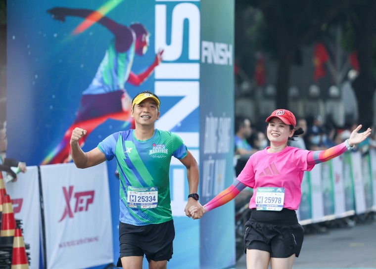 Những runner gây ấn tượng đặc biệt tại VPBank Hanoi Marathon ảnh 9