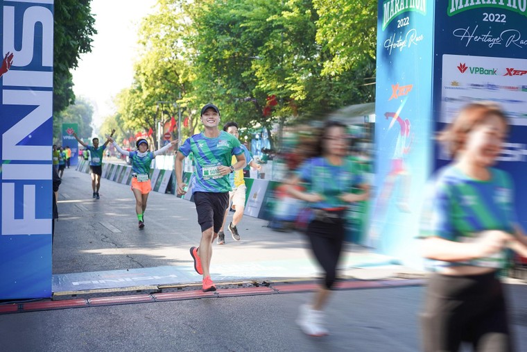 Những runner gây ấn tượng đặc biệt tại VPBank Hanoi Marathon ảnh 2