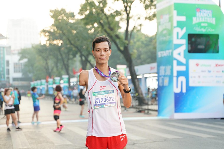 Những runner gây ấn tượng đặc biệt tại VPBank Hanoi Marathon ảnh 7