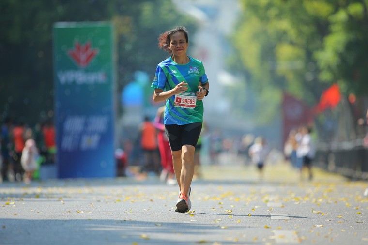 Những runner gây ấn tượng đặc biệt tại VPBank Hanoi Marathon ảnh 5
