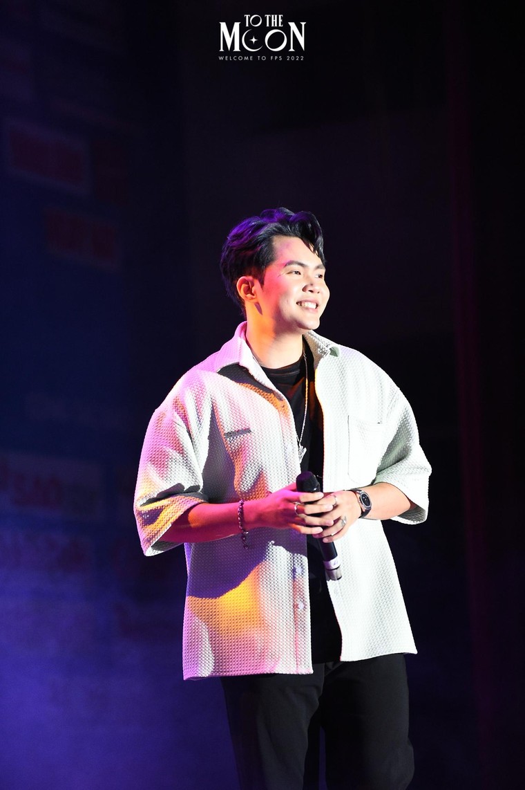 Grey D và Andiez xuất hiện cực cháy trong đêm nhạc chào tân sinh viên trường Báo ảnh 1