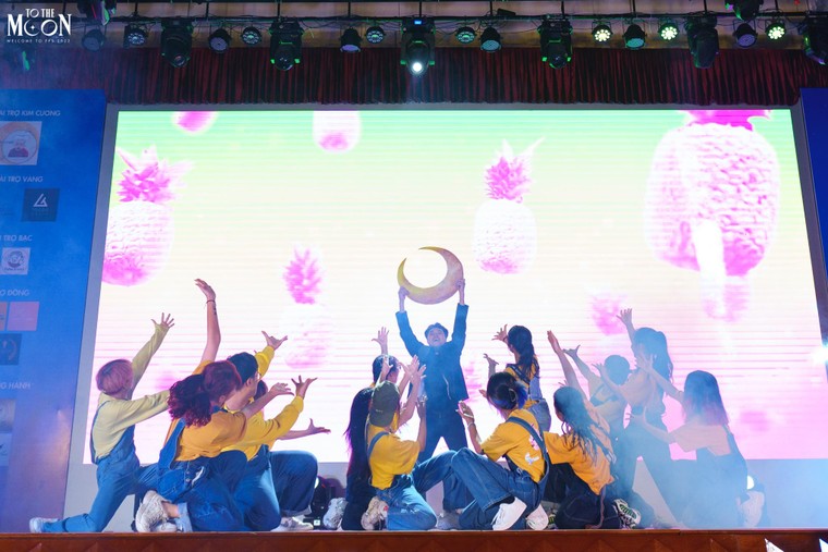 Grey D và Andiez xuất hiện cực cháy trong đêm nhạc chào tân sinh viên trường Báo ảnh 5