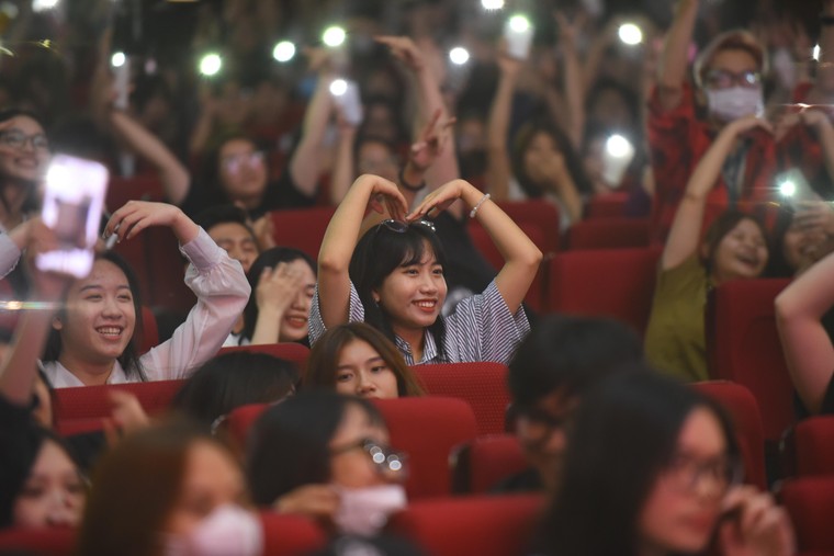 Lou Hoàng, Dlow, Huyền Tâm Môn 'đốt cháy' đêm nhạc hội Fire Up 2022 - Perfect Puzzle ảnh 10