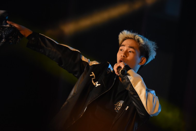 Lou Hoàng, Dlow, Huyền Tâm Môn 'đốt cháy' đêm nhạc hội Fire Up 2022 - Perfect Puzzle ảnh 8