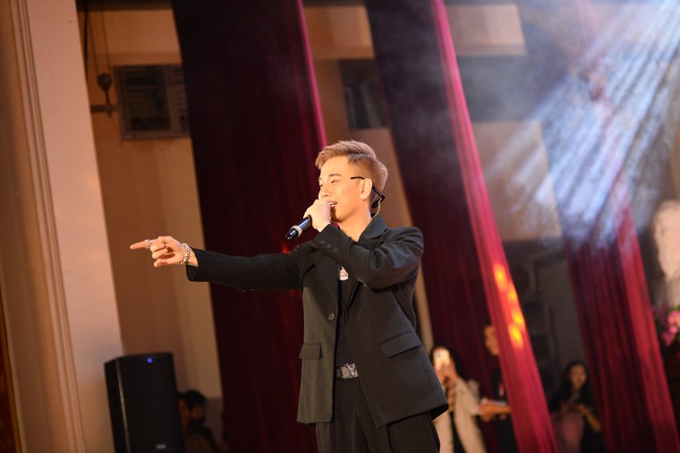 Lou Hoàng, Dlow, Huyền Tâm Môn 'đốt cháy' đêm nhạc hội Fire Up 2022 - Perfect Puzzle ảnh 9