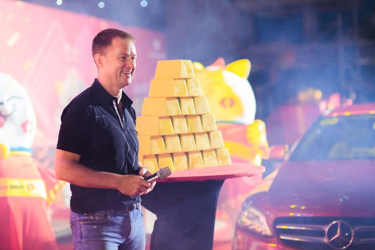 Techcombank tri ân khách hàng trăm nghìn quà tặng “Mèo đại cát” trị giá đến 100 tỷ đồng ảnh 1