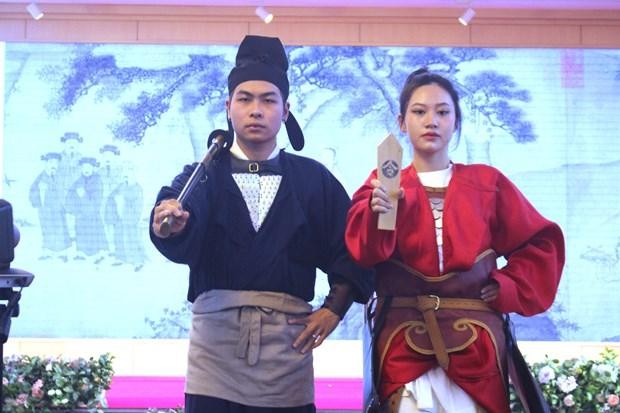 Tôn vinh cổ phục truyền thống trong ngày Di sản Văn hóa Việt Nam lần thứ IV ảnh 1