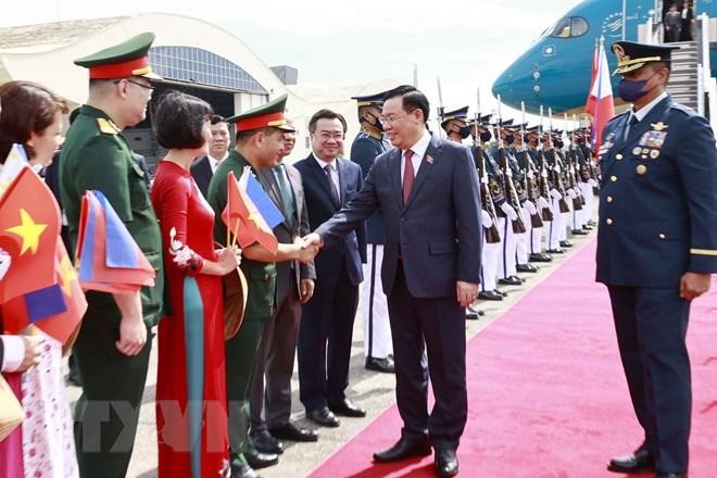Chủ tịch Quốc hội bắt đầu chuyến thăm chính thức Philippines ảnh 2