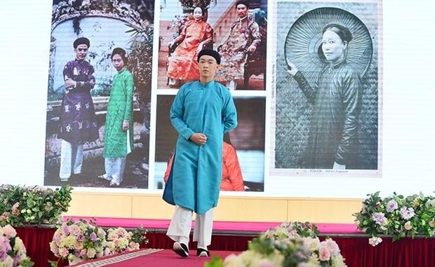 Tôn vinh cổ phục truyền thống trong ngày Di sản Văn hóa Việt Nam lần thứ IV ảnh 4