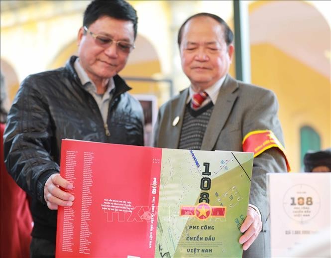 Triển lãm “Từ mặt đất đến bầu trời”: sống lại hồi ức 12 ngày đêm bảo vệ bầu trời Hà Nội ảnh 3