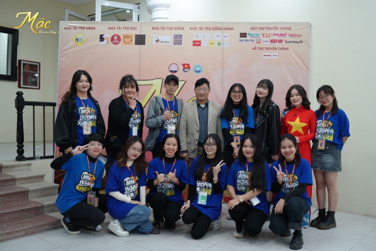 Đại nhạc hội cuối năm hot nhất trường báo ảnh 3