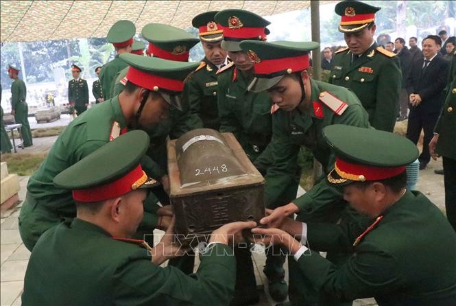 Truy điệu, an táng hài cốt liệt sỹ quân tình nguyện Việt Nam hy sinh tại Lào ảnh 3