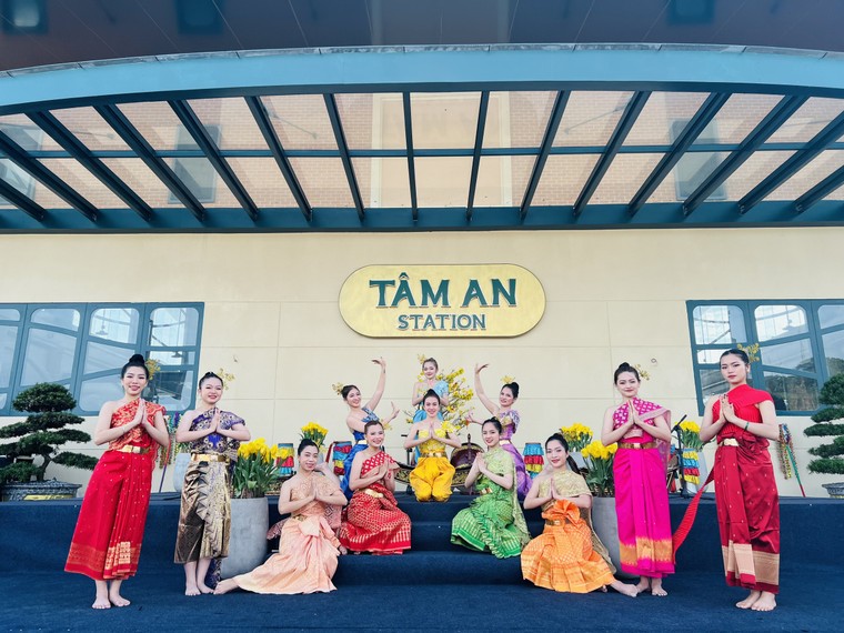 Vượt qua nhiều điểm đến tâm linh, lượng khách đến Núi Bà Đen cán mốc 1,5 Triệu lượt sau tết Quý Mão ảnh 4