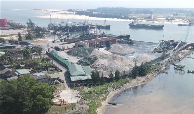 Quảng Trị: Sớm di dời dân ra khỏi khu vực cầu cảng Hợp Thịnh ảnh 2