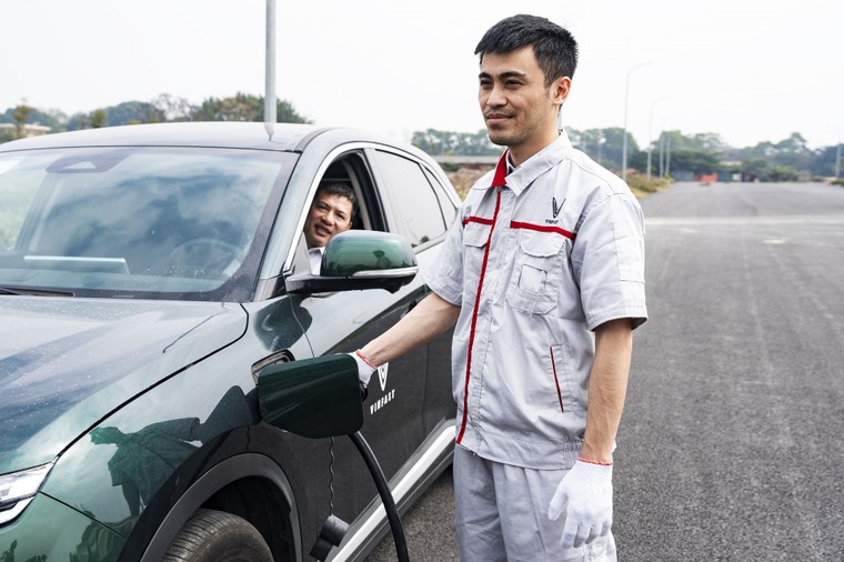 Dịch vụ sạc pin lưu động của VinFast gây ấn tượng với người dùng Việt ảnh 3