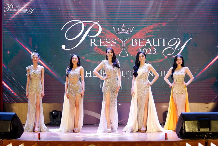 Nghe nữ sinh Báo chí thi ứng xử: Đã tai với câu trả lời “nuốt mic”, sử dụng song ngữ cực chất ảnh 3