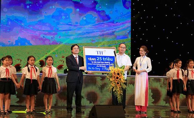 Chương trình 'Sữa học đường – vì tầm vóc Việt' có 'Bà mẹ xã hội' ảnh 1