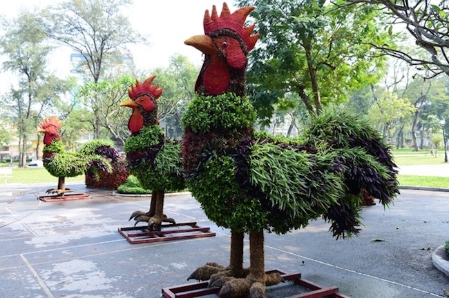 Hà Nội lần đầu có 12 con giáp khổng lồ bằng hoa lập thể ảnh 2