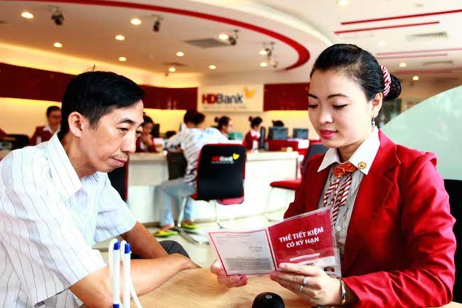 Ngân hàng tặng tiền tỷ, vàng ký cho khách gửi tiết kiệm ảnh 1