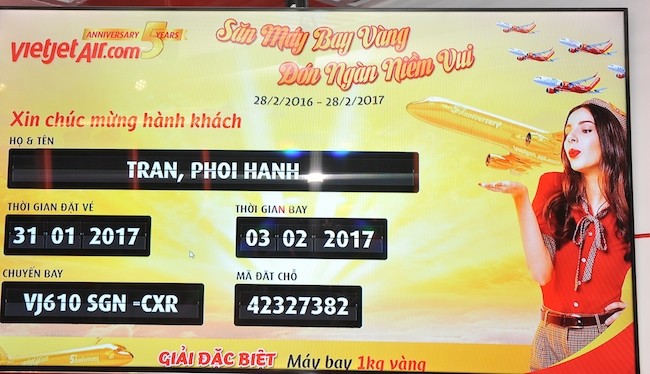 Bay Vietjet, hành khách nhận giải thưởng máy bay 1 ký vàng ảnh 1