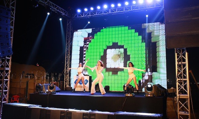 Khán giả Sầm Sơn cuồng nhiệt trong đêm nhạc EDM bãi biển ảnh 3