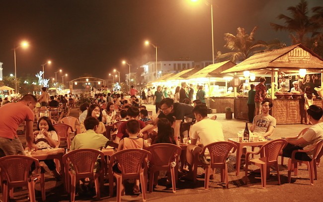 Chợ Quê phố biển đón hàng ngàn lượt khách trong hai ngày khai trương ảnh 1