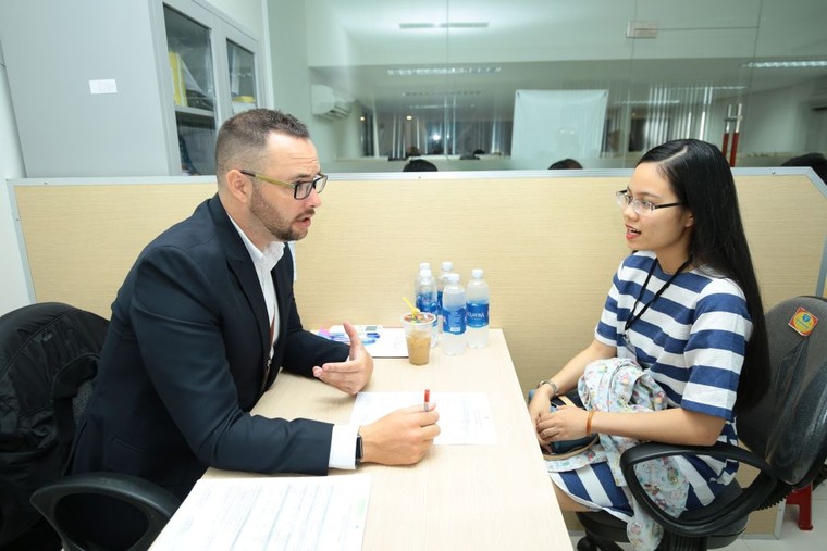 Chiến lược đằng sau lời hứa tạo việc làm cho 1 vạn người của Empire ảnh 3