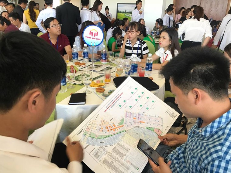 Nhà đầu tư chen chúc mua đất nền khu Nam Đà Nẵng ảnh 1