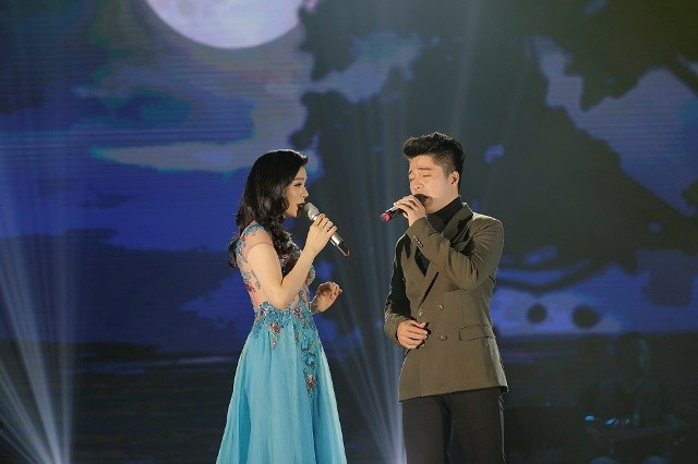 Lệ Quyên mê hoặc khán giả Quy Nhơn với “Chút tình cho biển” ảnh 1