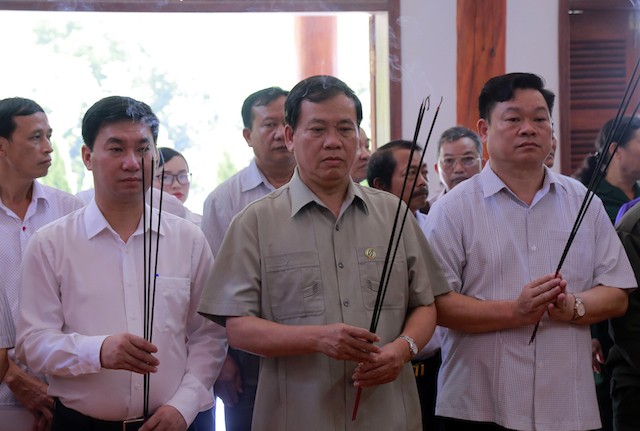 Tặng chuông, khánh tại Khu di tích lịch sử Nà Tu ảnh 1